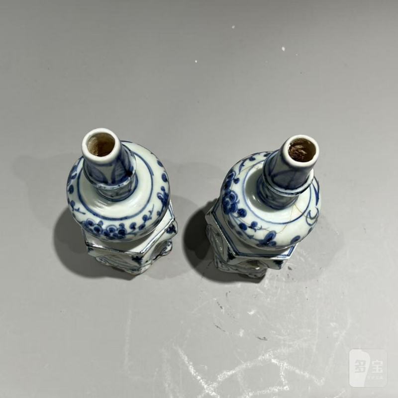 明代 青花梅花纹带座净瓶 - 图9